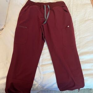 Yola high waisted scrub pant in burgundy